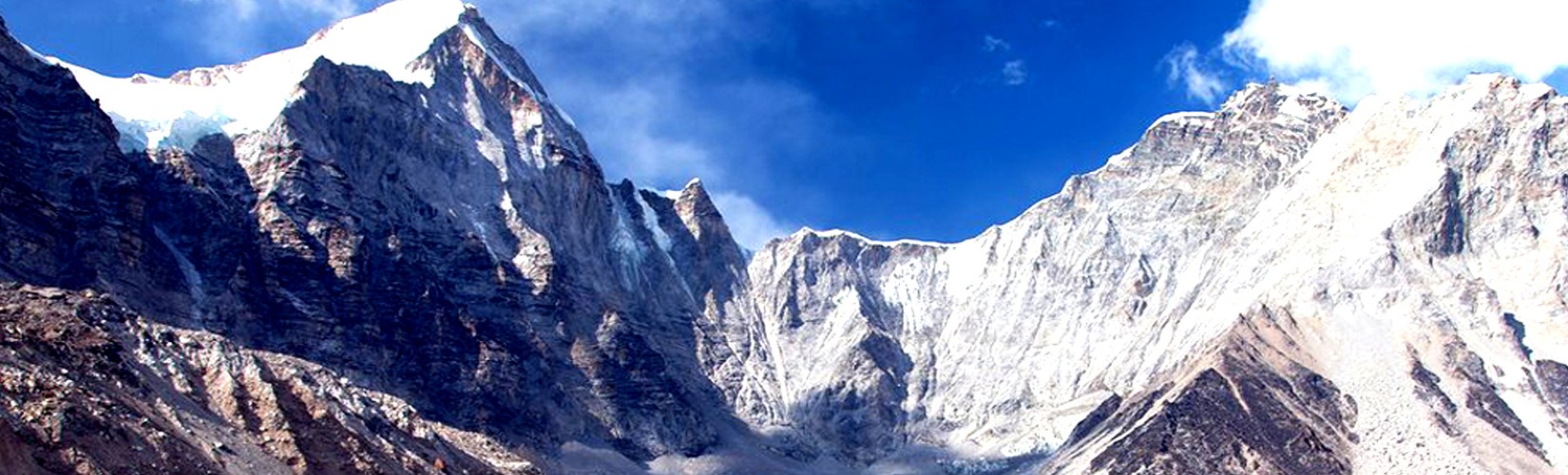 A Panoramic View of Mt. Everest And Many Other Mountain Peaks